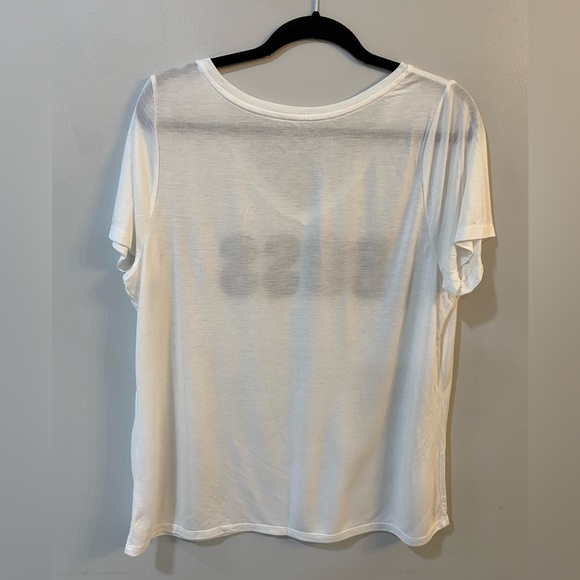 Lane Bryant short sleeve V-neck T-shirt size 14/16 - Picture 3 of 4